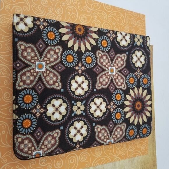 Vera Bradley 7.5" x 9.5" tablet case. - Picture 4 of 8